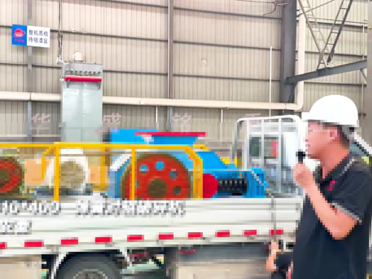 610*400彈簧對輥制砂機發往安徽六安圖片